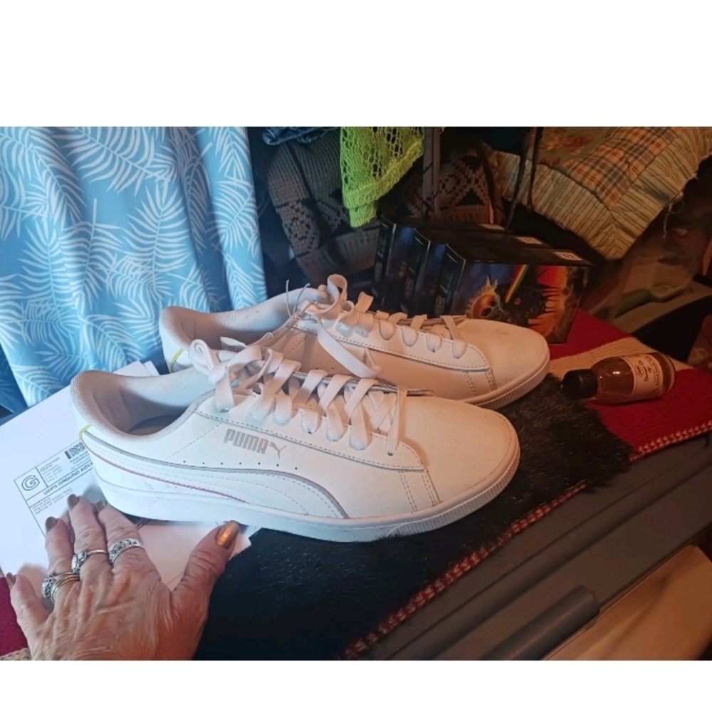 Puma Vikky  White Women's Sneakers Size 10 - Picture 3 of 8